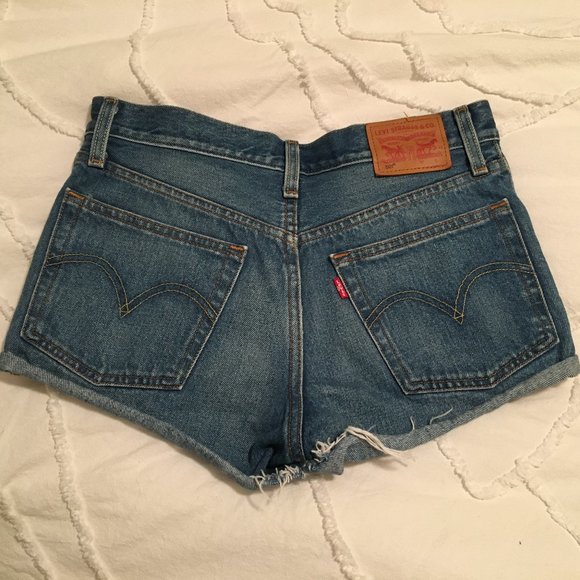 Levi's 501 Shorts - Picture 3 of 4